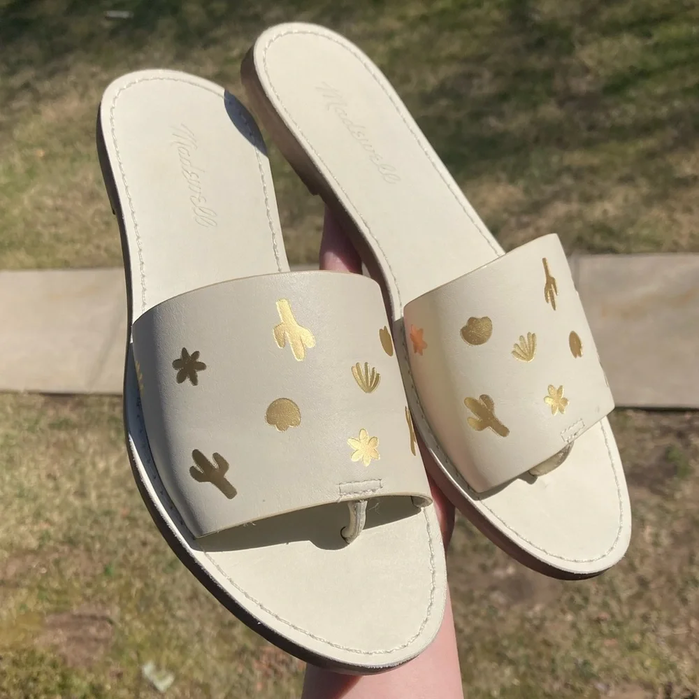 Madewell The Boardwalk Post Slide Sandal: Cactus Embossed Edition Gold Details